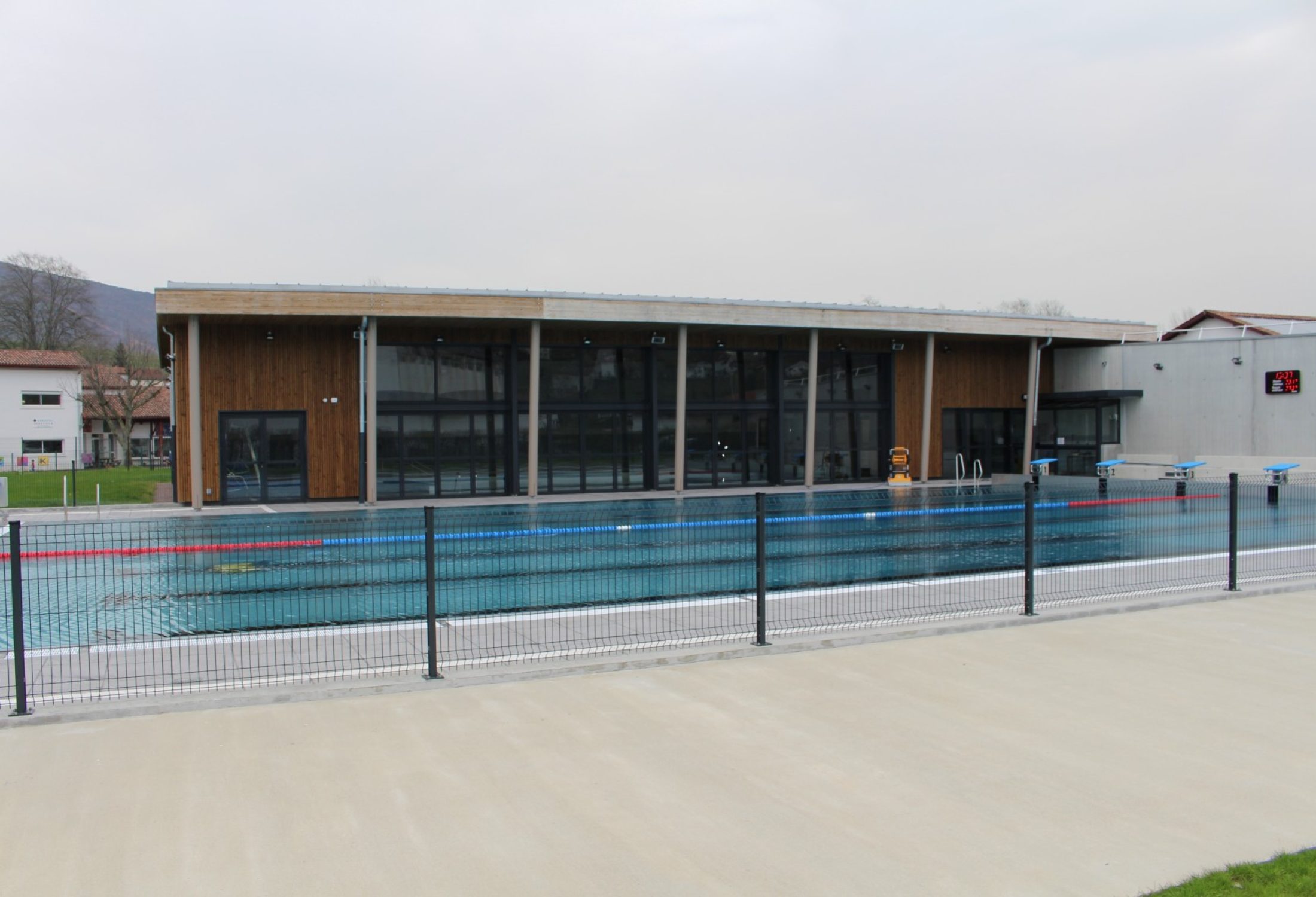 la-piscine-de-garazi-LURO